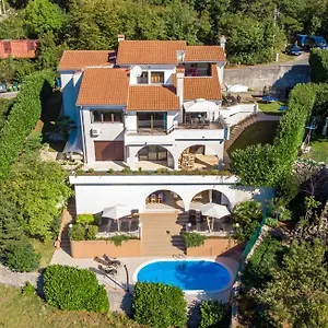 kuca-za-odmor-villa-carlylocs.primorje-gorskikotar.com/